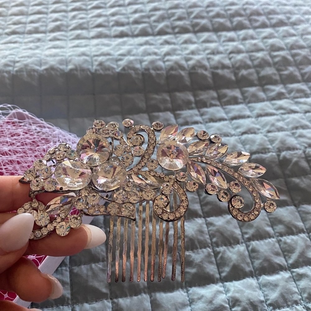 Brand new head piece/hair comb. Also has a net to cover face of you want.